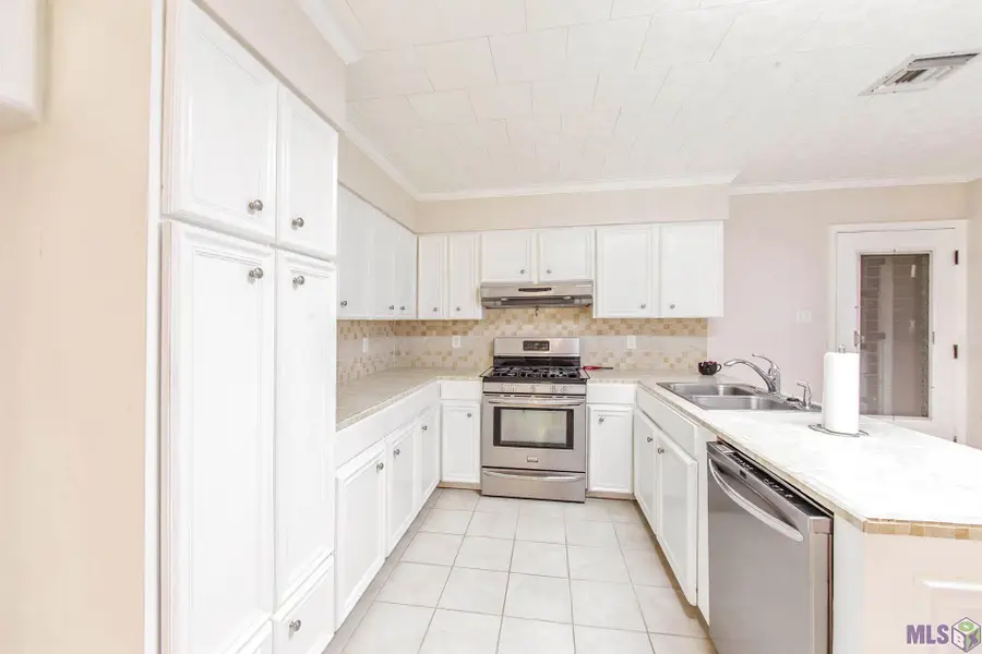 143 Josephine St, Larose, LA 70373 - #3