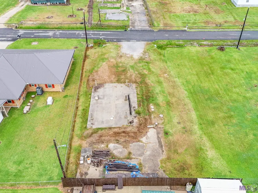 445 N Oak St, Lockport, LA 70374 - #3