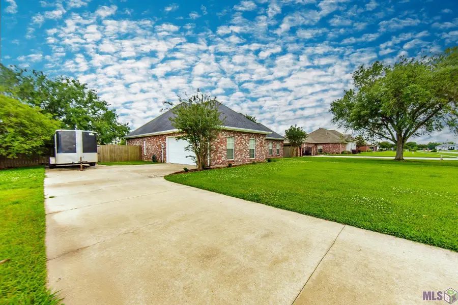255 Lake Decade Ct, Houma, LA 70360 - #2