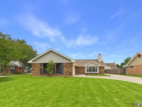 129 Meadow Glen Drive, Youngsville, LA 70592