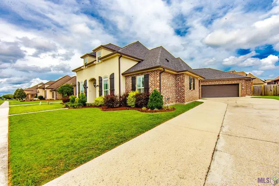 411 Sugar Highland Boulevard, Houma, LA 70360 - #2