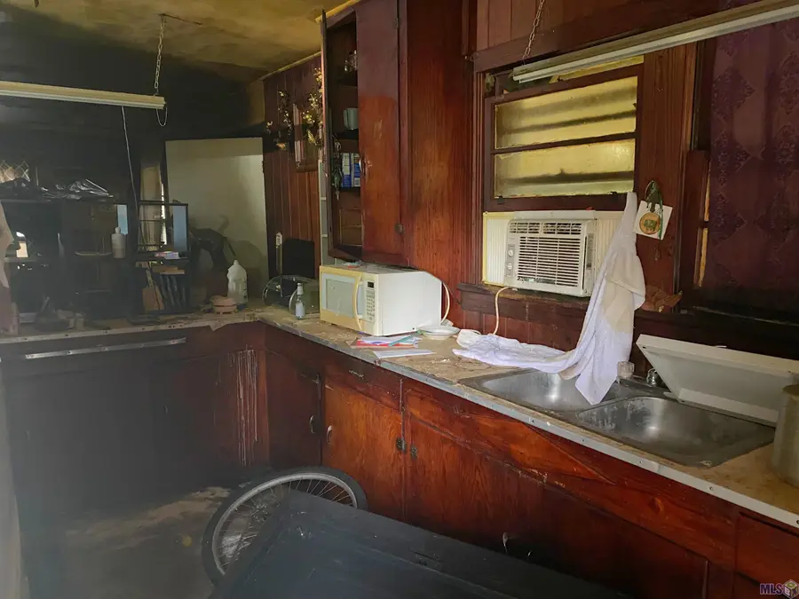 307 E Nell St, Gonzales, LA 70737 - #3