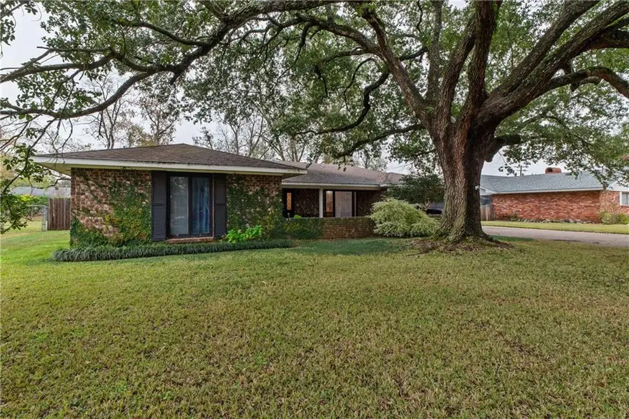 1215 Canterbury Drive, Alexandria, LA 71303 - #2