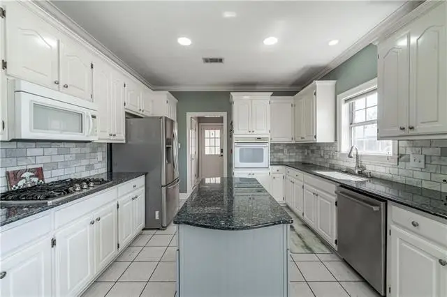 6209 West Aaron Drive, Alexandria, LA 71303 - #3