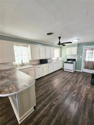 220 Louisiana Avenue, Winnfield, LA 71483 - #3