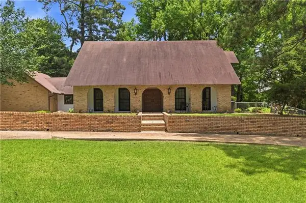 216 Azalea Avenue, Pineville, LA 71360