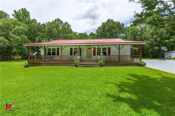 125 Honeysuckle Lane, Converse, LA 71419