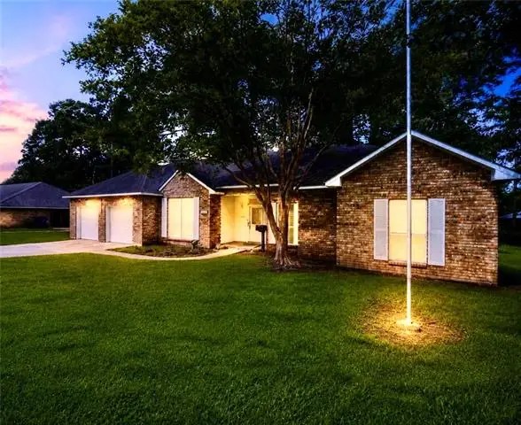 1606 West Medalist Road, Pineville, LA 71360