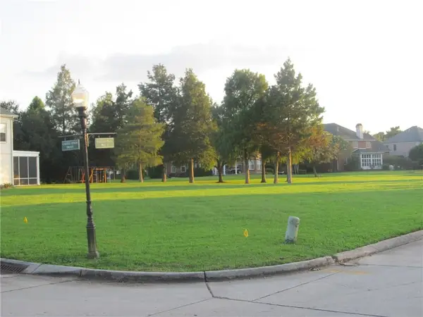 44 Castle Pines Drive, New Orleans, LA 70131