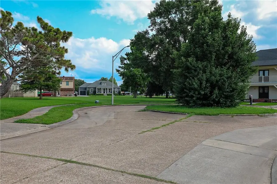 62 W Queens Court, Chalmette, LA 70043 - #2
