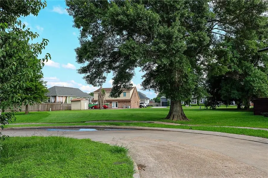 62 W Queens Court, Chalmette, LA 70043 - #3