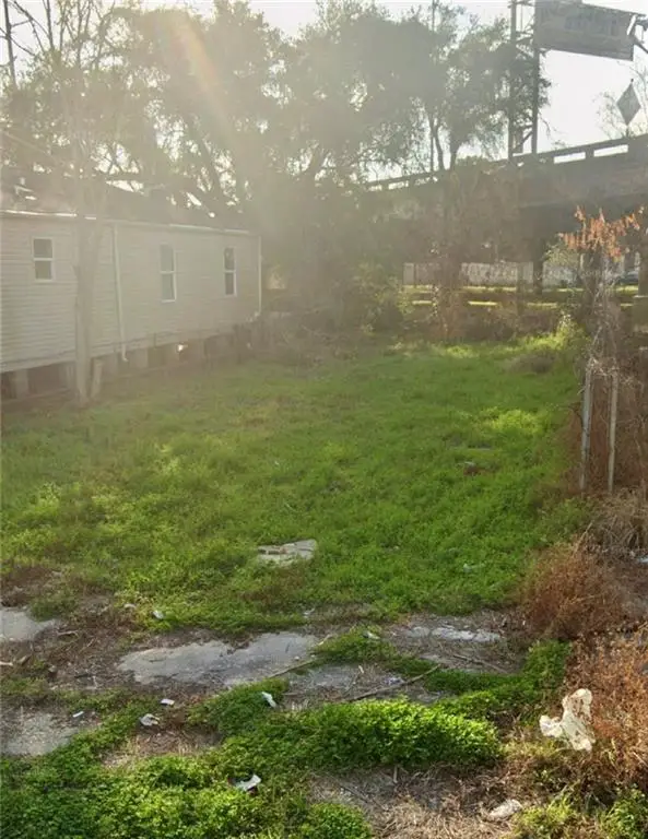 1818 Saint Anthony Street, New Orleans, LA 70116