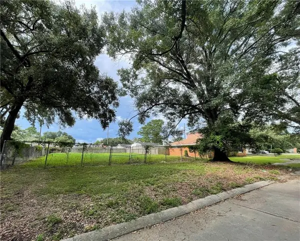 5915 Carlisle Court, New Orleans, LA 70131