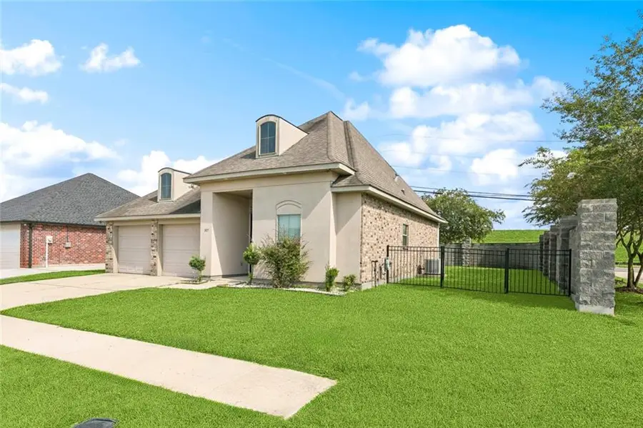 307 S Pin Oak Drive, Saint Rose, LA 70087 - #2