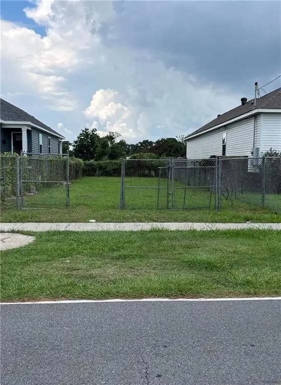 2218 Huey P. Long Avenue, Gretna, LA 70053