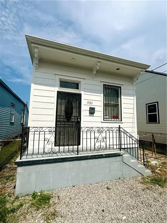 1733 Touro Street, New Orleans, LA 70116