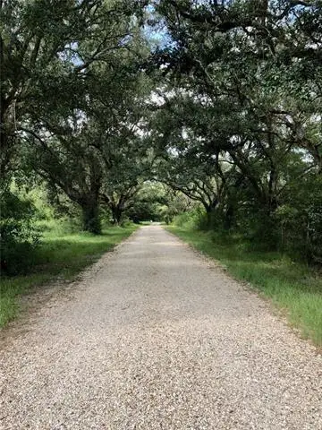 16 +/- Acres Hwy 1085 Highway, Madisonville, LA 70447