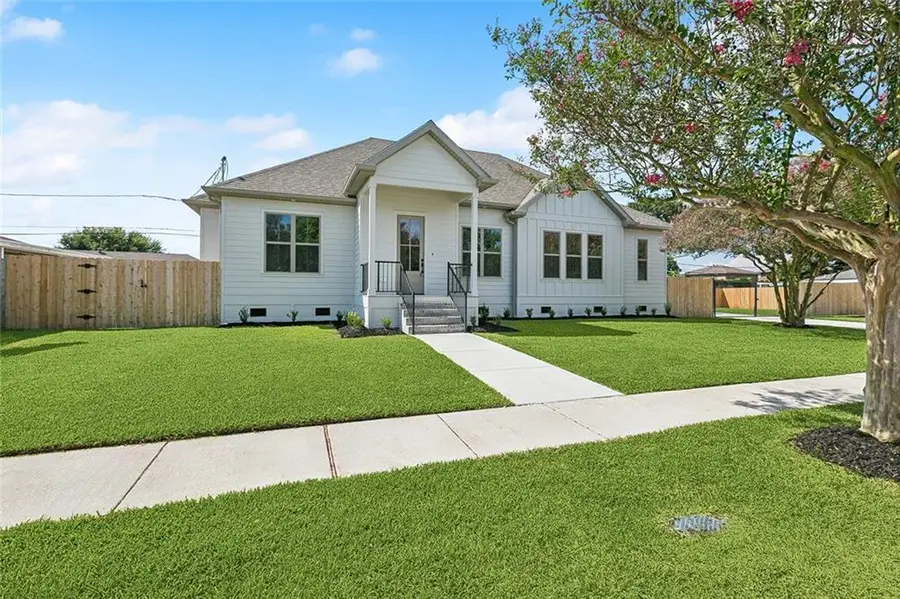 2204 Congressman Hebert Drive, Chalmette, LA 70043 - #2