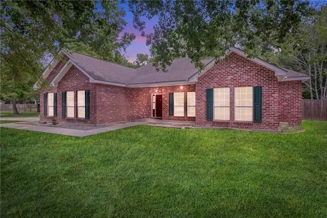 30167 East Street, Lacombe, LA 70445 - #2