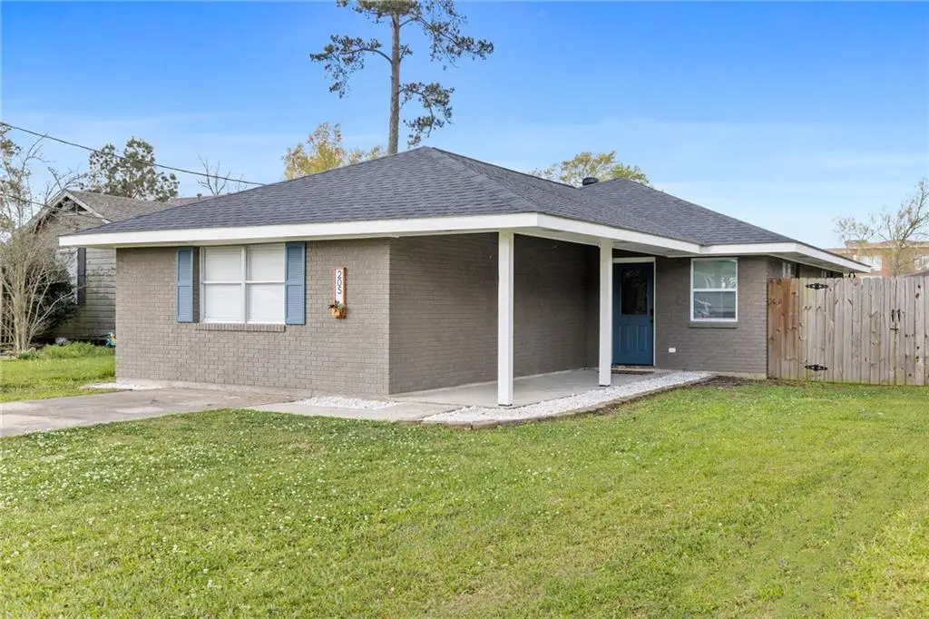 205 S 2nd Street, Ponchatoula, LA 70454 - #1