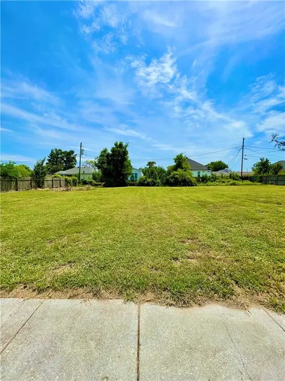 400 Doerr Drive, Arabi, LA 70032