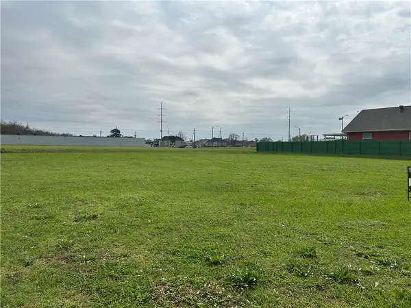 40731,40732,407 Lake Forest Boulevard, New Orleans, LA 70126