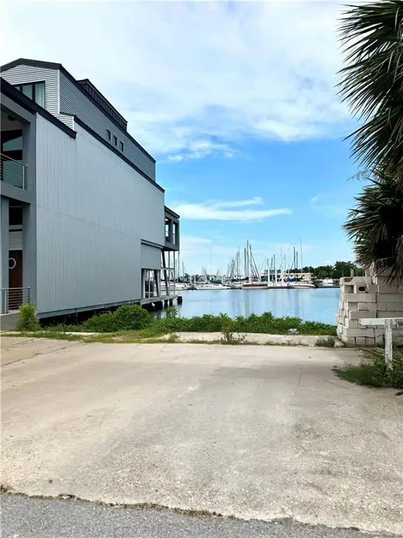 7700 Breakwater Drive, New Orleans, LA 70124 - #2