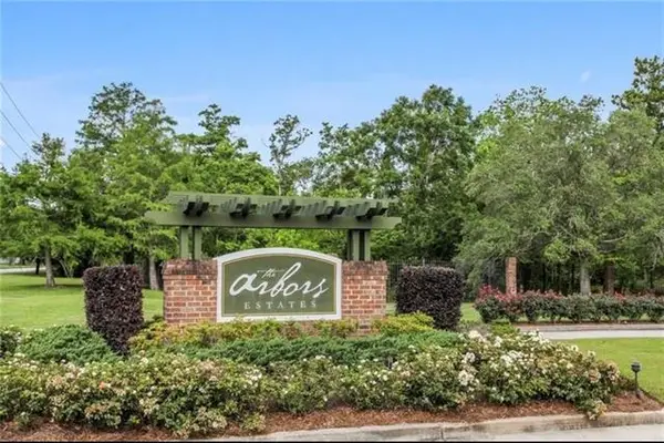 51 Arbor Circle, New Orleans, LA 70131