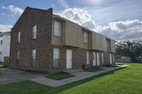 64 Carriage Lane, Destrehan, LA 70047