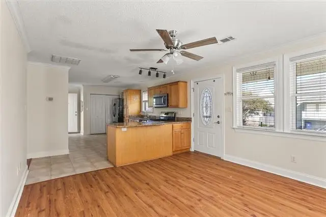 6216 Cameron Boulevard, New Orleans, LA 70122 - #2