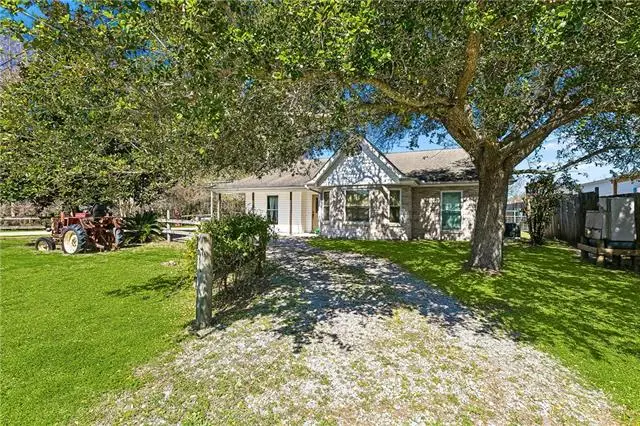 516 1/2 Oak Road, Belle Chasse, LA 70037 - #1