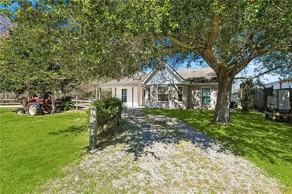 516 1/2 Oak Road, Belle Chasse, LA 70037