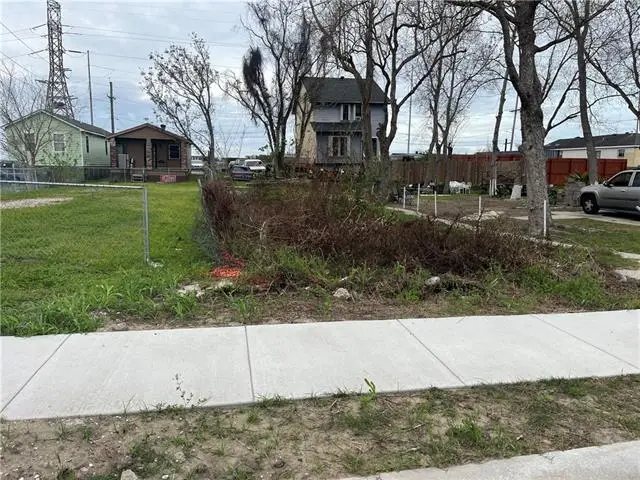 3011 Laussat Place, New Orleans, LA 70117 - #1