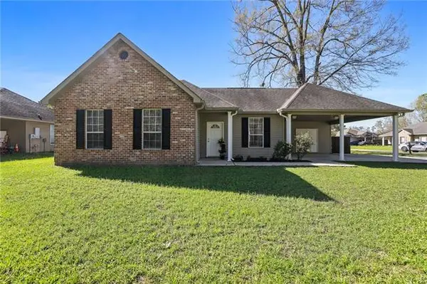 40190 Pecan Allee Drive, Ponchatoula, LA 70454