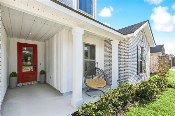 933 Laurel Oaks Drive, Waggaman, LA 70094