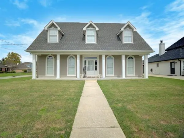 701 Cazalard Street, Belle Chasse, LA 70037