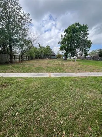 58 E Claiborne Square, Chalmette, LA 70043