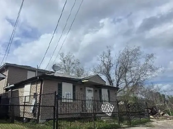 1436 Strand Court, New Orleans, LA 70117
