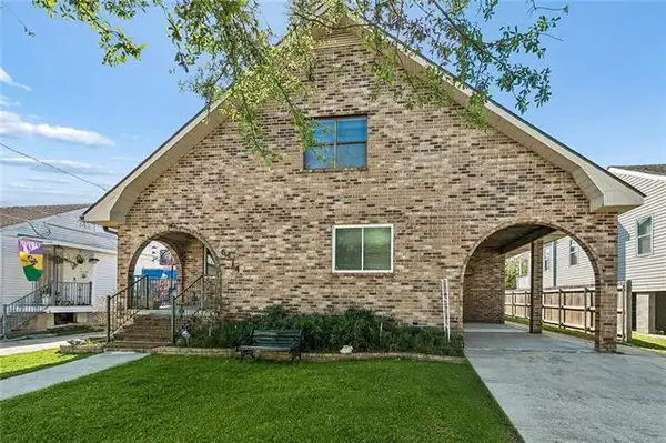 6214 Cameron Boulevard, New Orleans, LA 70122