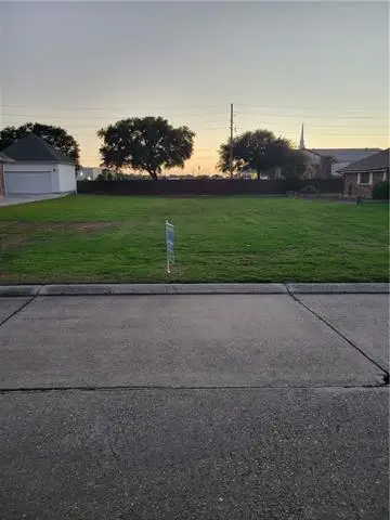 Lake Arrowhead Drive, Harvey, LA 70058