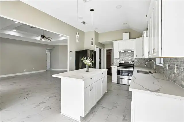 369 Oak Point Drive, Laplace, LA 70068 - #3