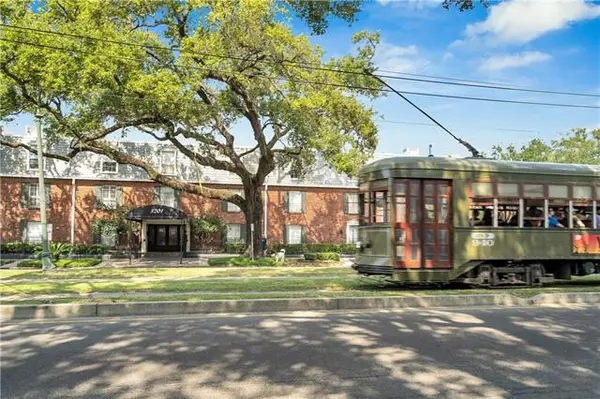 3201 St Charles Avenue #218, New Orleans, LA 70115