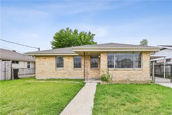 2338 Corinne Drive, Chalmette, LA 70043