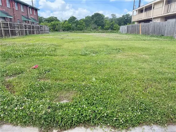 4144 Lac Bienville Drive, Harvey, LA 70058