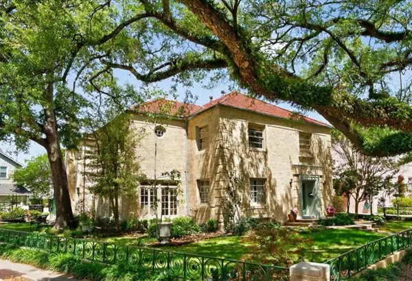 4200 Vendome Place, New Orleans, LA 70125