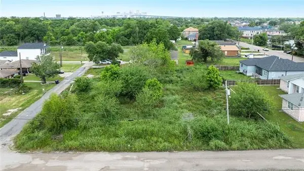 3166 Elmwood Park Drive, New Orleans, LA 70114