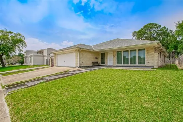 2219 Leon C Simon Drive, New Orleans, LA 70122 - #2