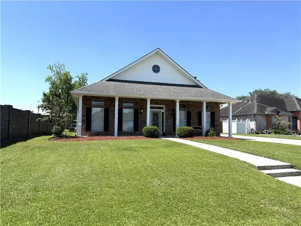 101 Edinburgh Court, Belle Chasse, LA 70037