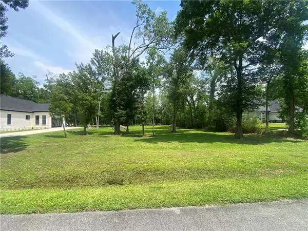 16 Arbor Lane, New Orleans, LA 70131