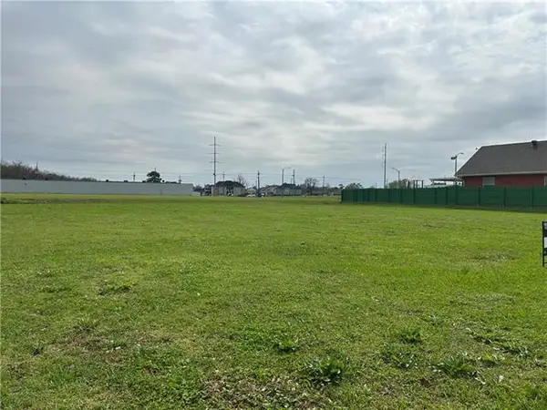 40731,40732,407 Lake Forest Boulevard, New Orleans, LA 70126